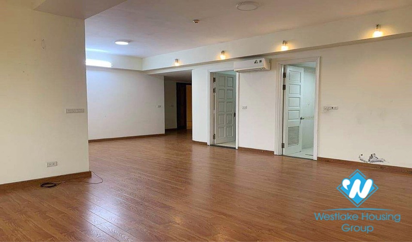  An affordable apartment with 3 bedrooms with unfunished for rent in Ciputra. 